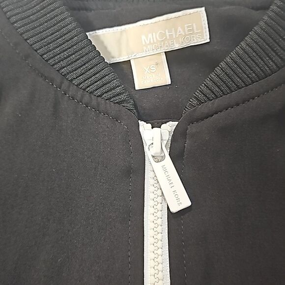 Michael Kors -916 Women's Bomber‎ Jacket Black White Zipper Athleisure XS - Picture 2 of 9